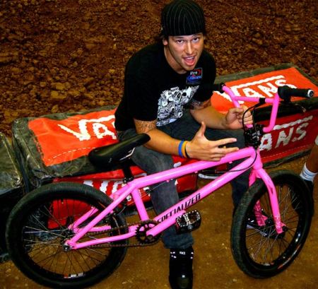Allan-Cooke-pink-bike